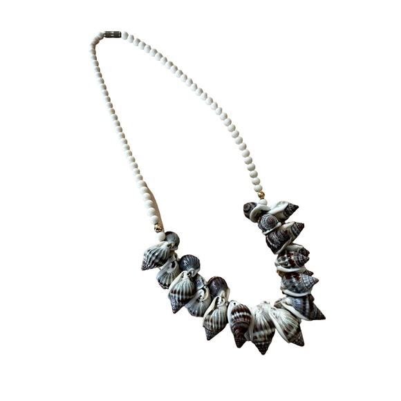 90s Y2K Conch Shell Choker Necklace - Picture 2 of 5